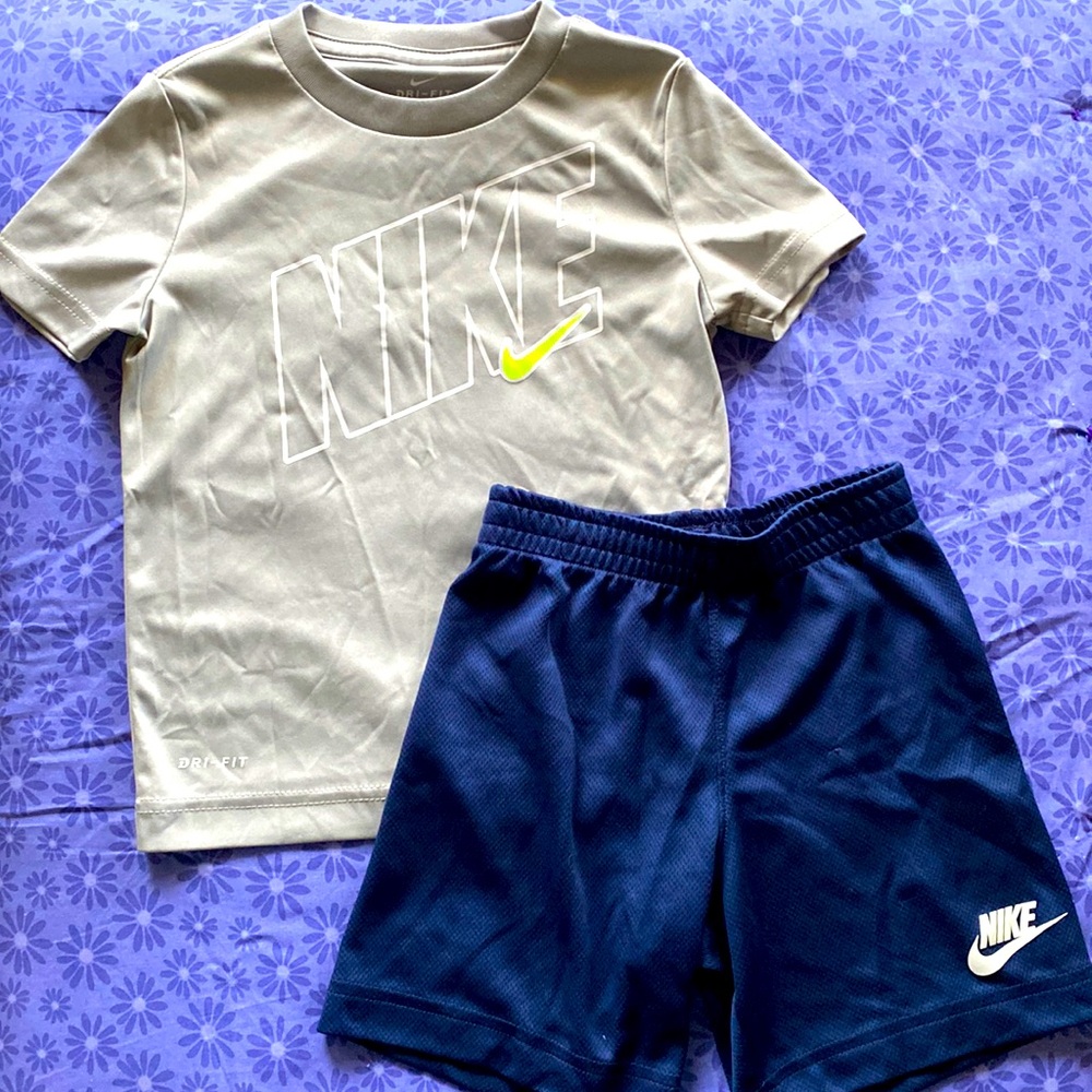 4T Boy Bundle. 3 outfits for 30$